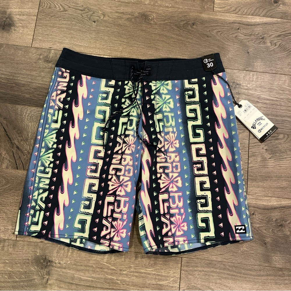 Quicksilver Board shorts Size 30 NWT
